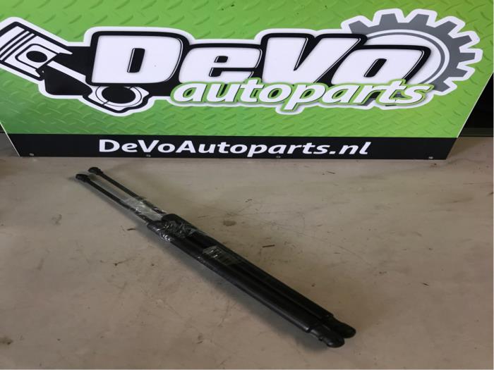 Set of gas struts for boot from a Volkswagen Golf VII (AUA) 1.4 TSI 16V 2014
