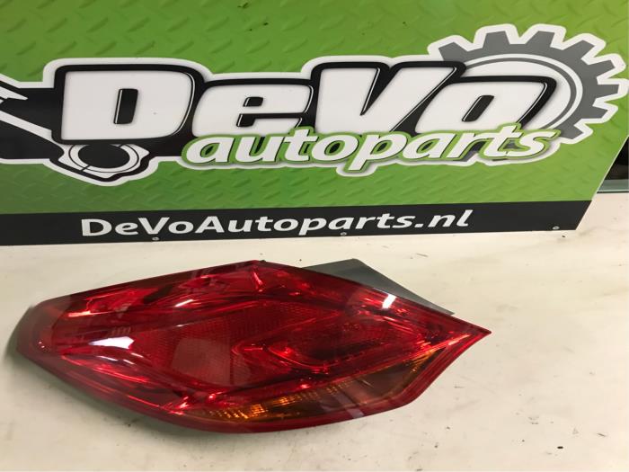 Taillight, left from a Opel Astra J (PC6/PD6/PE6/PF6) 1.4 16V ecoFLEX 2015
