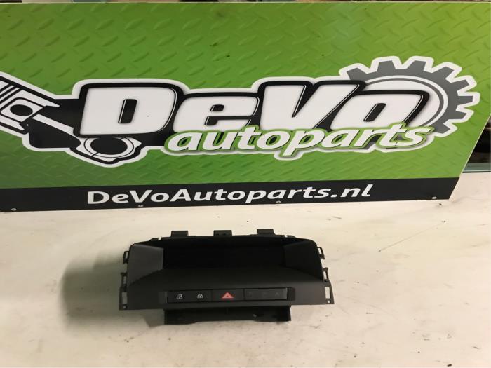 Używane Komputer pokladowy Opel Astra J (PC6/PD6/PE6/PF6) 1.4 16V ecoFLEX Cena na żądanie oferowane przez DeVo Autoparts