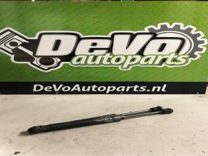 Used Set of gas struts for boot Peugeot 407 SW (6E) 2.0 HDiF 16V Price on request offered by DeVo Autoparts