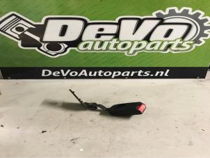 Used Rear seatbelt buckle, right Peugeot 407 SW (6E) 2.0 HDiF 16V Price on request offered by DeVo Autoparts