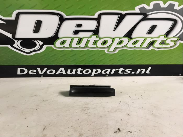 Tailgate switch from a Peugeot 407 SW (6E) 2.0 HDiF 16V 2005