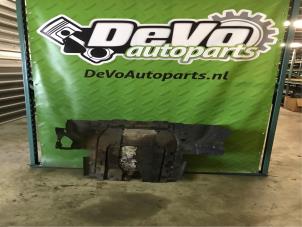 Usagé Plaque de protection moteur Opel Astra H GTC (L08) 1.9 CDTi 120 Prix sur demande proposé par DeVo Autoparts