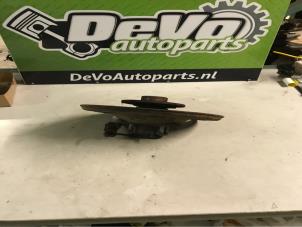Used Knuckle, rear left Opel Meriva 1.6 Price on request offered by DeVo Autoparts
