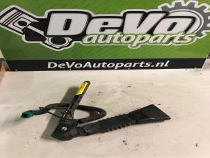 Usagé Tendeur de ceinture gauche Opel Zafira (F75) 1.8 16V Prix sur demande proposé par DeVo Autoparts