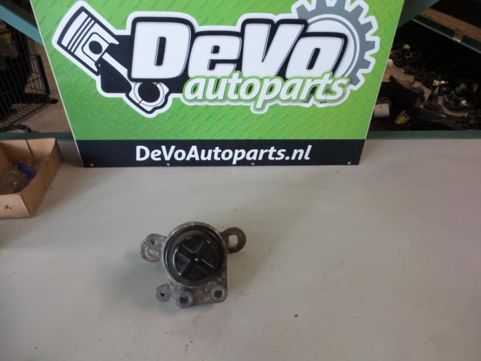 Used Engine mount Ford Mondeo III 2.0 TDCi 115 16V Euro IV Price on request offered by DeVo Autoparts