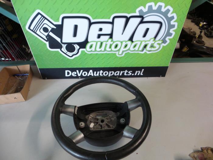 Steering wheel from a Ford Mondeo III 2.0 TDCi 115 16V Euro IV 2006