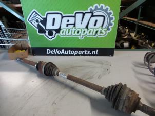 Used Front drive shaft, right Peugeot 308 SW (L4/L9/LC/LJ/LR) 1.6 BlueHDi 120 Price on request offered by DeVo Autoparts