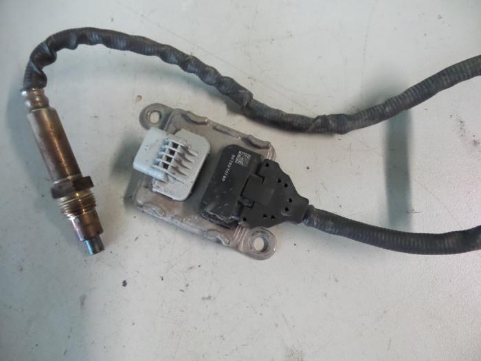 Sonde lambda d'un Peugeot 308 SW (L4/L9/LC/LJ/LR) 1.6 BlueHDi 120 2015