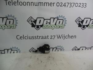 Used Door window motor Volkswagen Polo IV (9N1/2/3) 1.4 TDI 75 Price on request offered by DeVo Autoparts