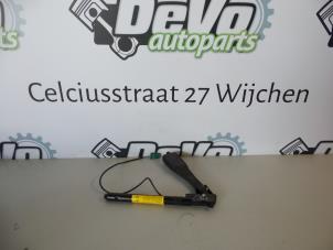 Używane Napinacz pasa bezpieczenstwa lewy Opel Astra H (L48) 1.6 16V Twinport Cena na żądanie oferowane przez DeVo Autoparts