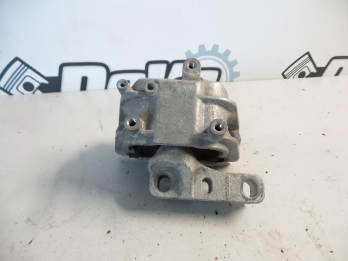Usagé Support moteur Seat Leon (1P1) 2.0 TDI 16V FR Prix sur demande proposé par DeVo Autoparts