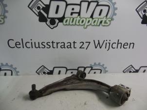 Usagé Bras de suspension avant gauche Opel Astra J Sports Tourer (PD8/PE8/PF8) 1.7 CDTi 16V Prix sur demande proposé par DeVo Autoparts