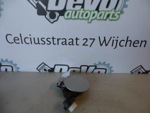 Used Tank cap cover Toyota Yaris III (P13) 1.5 16V Hybrid Price on request offered by DeVo Autoparts
