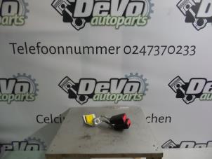 Used Rear seatbelt buckle, left Volkswagen Golf VI (5K1) 1.6 TDI 16V Price on request offered by DeVo Autoparts