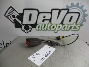 Used Rear seatbelt buckle, centre Citroen C4 Berline (LC) 1.6 HDi 16V 110 Price on request offered by DeVo Autoparts