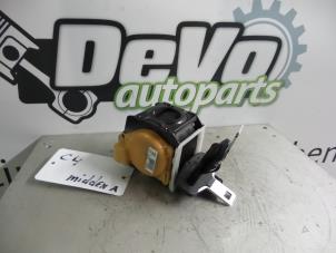 Used Rear seatbelt, centre Citroen C4 Berline (LC) 1.6 HDi 16V 110 Price on request offered by DeVo Autoparts