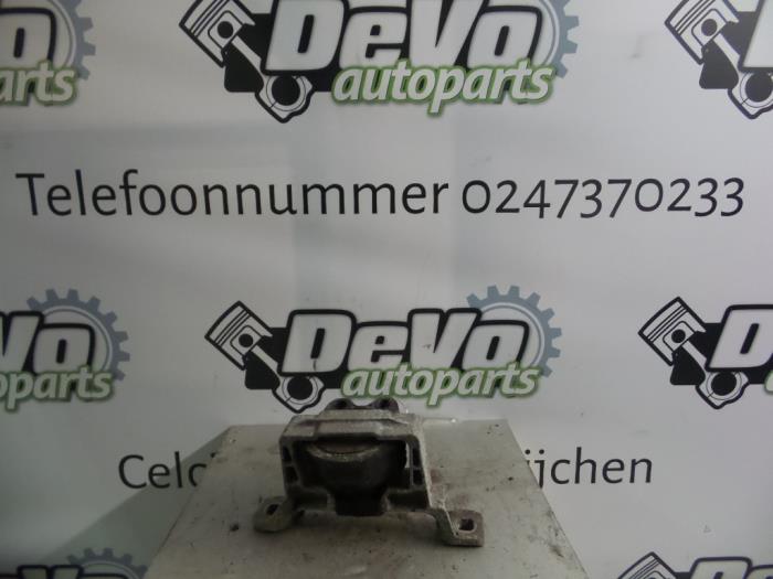 Used Engine mount Ford Focus 3 1.6 Ti-VCT 16V 125 Price on request offered by DeVo Autoparts