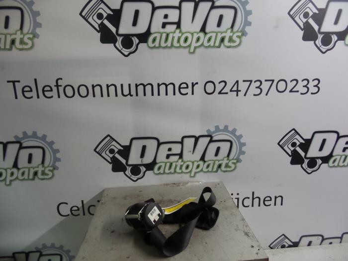 Rear seatbelt, centre from a Opel Corsa D 1.3 CDTi 16V ecoFLEX 2008
