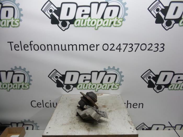 Used Engine mount Kia Cee'd Sporty Wagon (EDF) 1.6 CRDi 115 16V Price on request offered by DeVo Autoparts