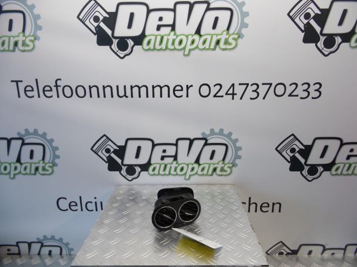 Dashboard vent from a Volkswagen Golf Plus (5M1/1KP) 1.4 TSI 122 16V 2009