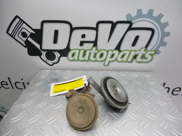 Używane Klakson Opel Tigra Twin Top 1.4 16V Cena na żądanie oferowane przez DeVo Autoparts