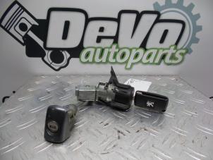 Used Ignition switch contact block Peugeot 207/207+ (WA/WC/WM) 1.4 HDi Price on request offered by DeVo Autoparts
