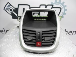 Usagé Grille aération tableau de bord Peugeot 207/207+ (WA/WC/WM) 1.4 HDi Prix sur demande proposé par DeVo Autoparts
