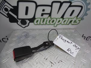 Usados Lengüeta cinturón de seguridad derecha delante Peugeot 207/207+ (WA/WC/WM) 1.4 HDi Precio de solicitud ofrecido por DeVo Autoparts
