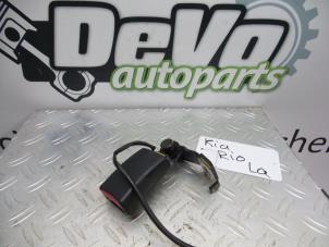 Gebrauchte Sicherheitsgurt Schließe links hinten Kia Rio III (UB) 1.2 CVVT 16V Preis auf Anfrage angeboten von DeVo Autoparts