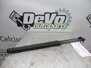Used Set of gas struts for boot Volkswagen Touran (1T1/T2) 2.0 TDI 16V 140 Price on request offered by DeVo Autoparts
