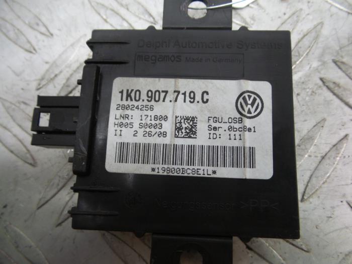 Module alarme d'un Volkswagen Touran (1T1/T2) 2.0 TDI 16V 140 2009
