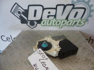 Gebrauchte Fenstermotor Tür Seat Leon (1P1) 2.0 TDI 16V FR Preis auf Anfrage angeboten von DeVo Autoparts