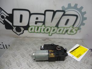 Used Sunroof motor Renault Scénic III (JZ) 1.6 Energy dCi 130 Price on request offered by DeVo Autoparts