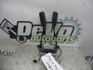 Used Rear seatbelt buckle, centre Renault Scénic III (JZ) 1.6 Energy dCi 130 Price on request offered by DeVo Autoparts