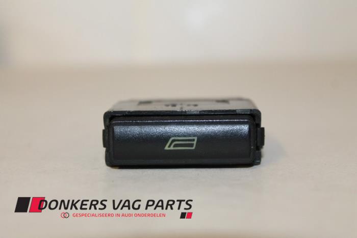 Nuevos Interruptor de ventanilla eléctrica Audi 100 (C4) Precio € 35,01 IVA incluido ofrecido por Donkers VAG Parts
