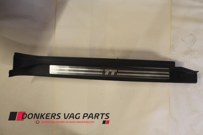 Używane Próg drzwi prawa Audi TT Cena € 20,00 Procedura marży oferowane przez Donkers VAG Parts