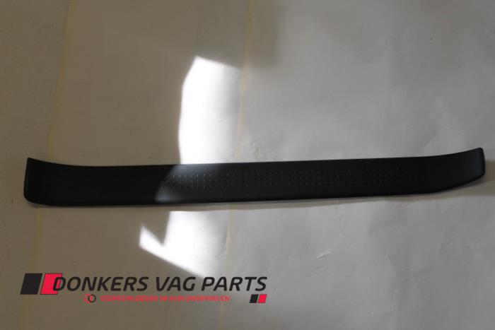 Używane Próg drzwi prawa Audi A4 Cena € 8,00 Procedura marży oferowane przez Donkers VAG Parts