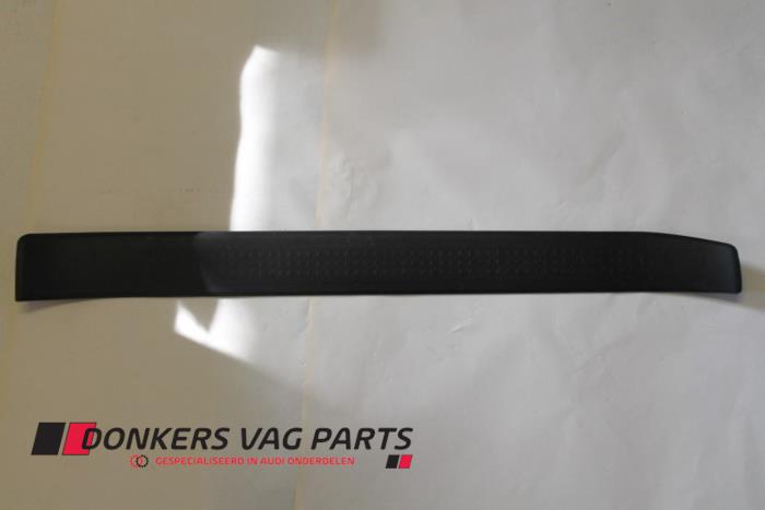 Używane Próg drzwi lewa Audi A4 Cena € 8,00 Procedura marży oferowane przez Donkers VAG Parts