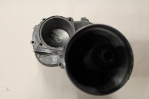 Usagé Support filtre à huile Audi A4 Prix € 75,00 Règlement à la marge proposé par Autoparts Veghel