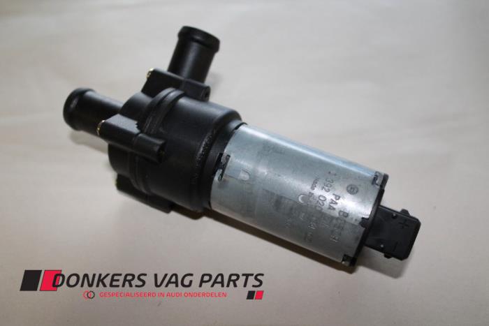 Nya Extra vattenpump Audi 80 Pris € 75,00 Inklusive moms erbjuds av Donkers VAG Parts