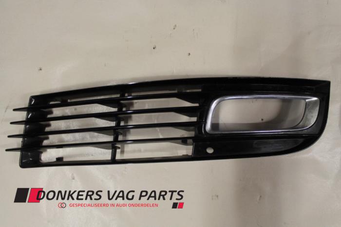 Begagnade Stötfångargrill Audi A8 Pris € 25,00 Marginaltabell erbjuds av Donkers VAG Parts