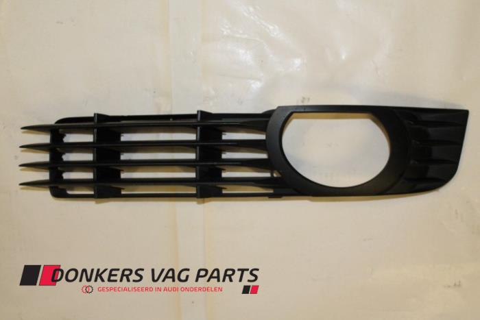 Begagnade Stötfångargrill Audi A8 Pris € 20,00 Marginaltabell erbjuds av Donkers VAG Parts