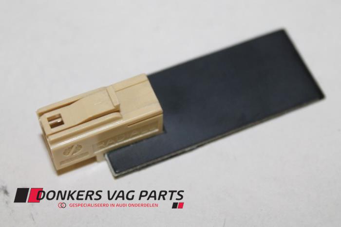 Używane Antena Bluetooth Audi A3 Cena € 8,00 Procedura marży oferowane przez Donkers VAG Parts