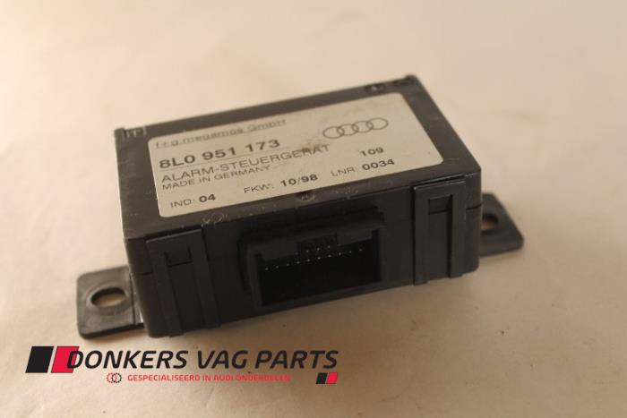 Używane Modul alarmu Audi A3 (8L1) Cena € 10,00 Procedura marży oferowane przez Donkers VAG Parts