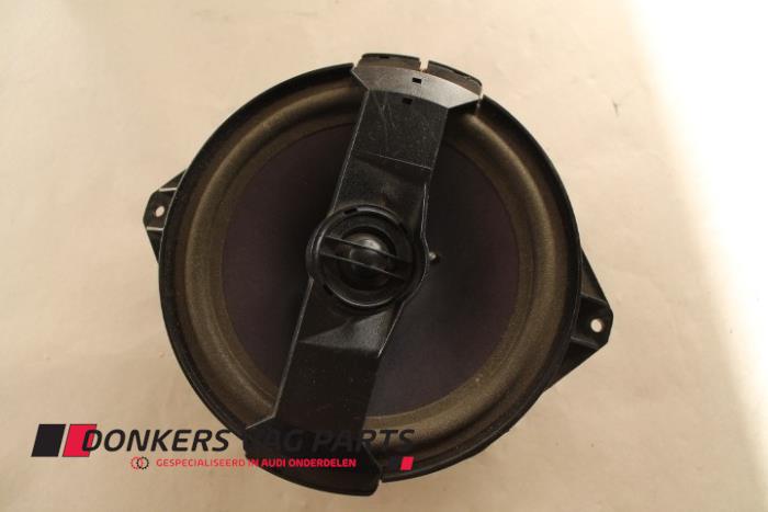 Używane Glosnik Audi A4 Cena € 10,00 Procedura marży oferowane przez Donkers VAG Parts
