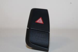 Usados Interruptor de luz de pánico Audi A4 Precio € 15,00 Norma de margen ofrecido por Autoparts Veghel