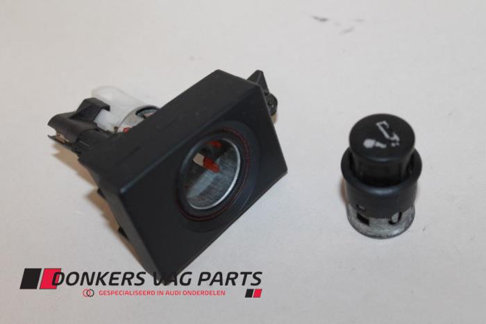 Cigarette lighter socket