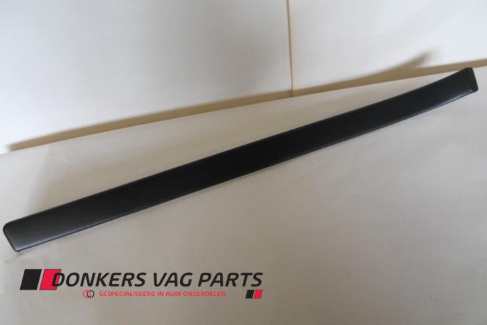 Door trim strip – 8D0867409