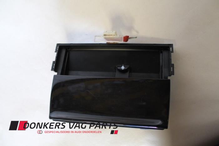 Begagnade Askkopp, fram Audi A8 Pris € 10,00 Marginaltabell erbjuds av Donkers VAG Parts